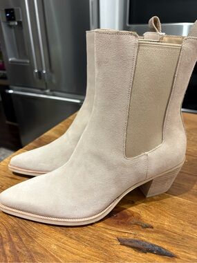 Women’s New Dolce Vita Shadie H2O boots size 7.5